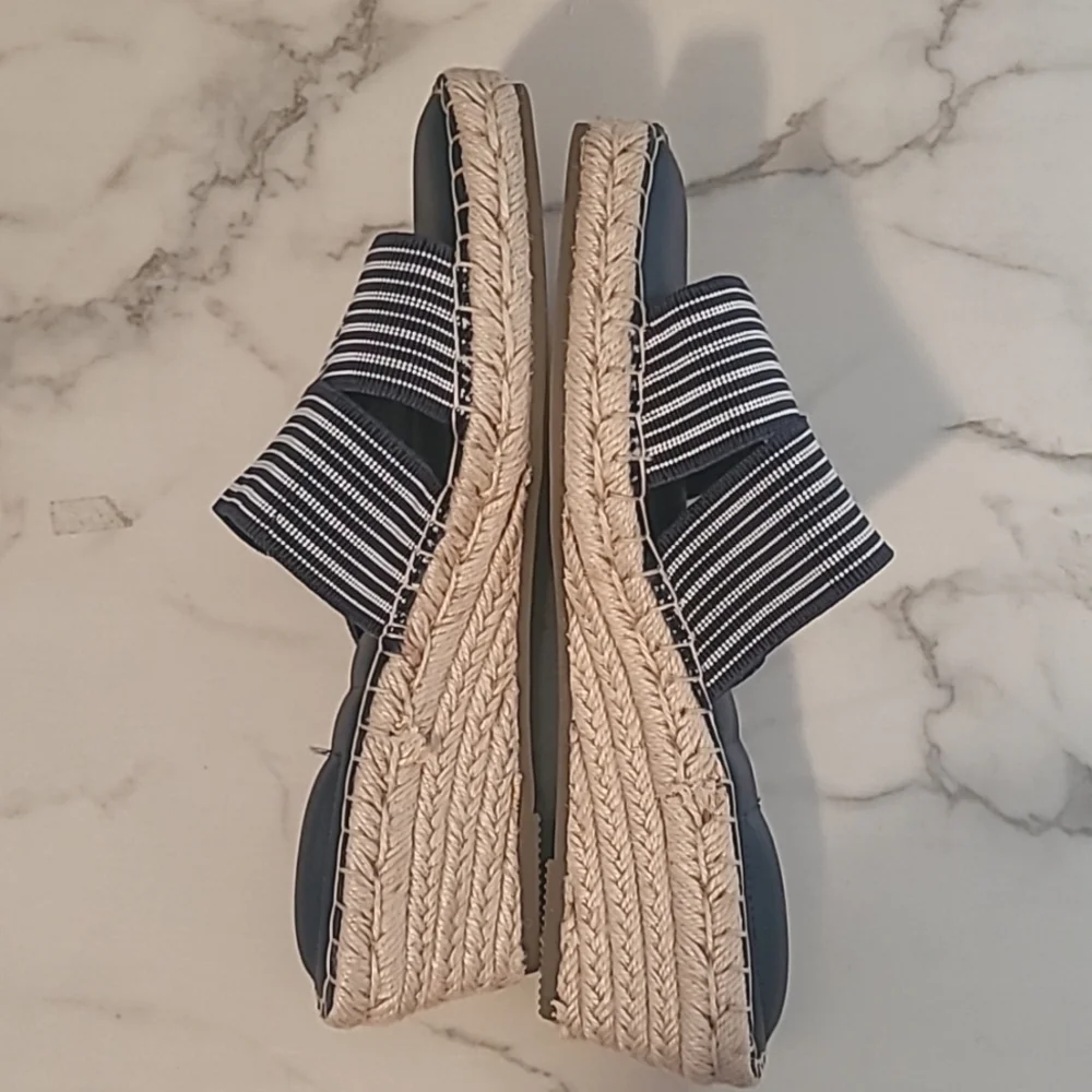 Me Too Cayman Navy Striped Wedge Slip-on Sandals Stretch Bands Wmns 9 Coastal